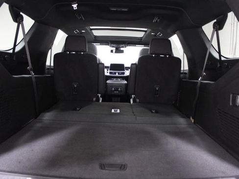 Used 2022 Chevrolet Suburban RST w/ Luxury Package AWD/4WD image 15