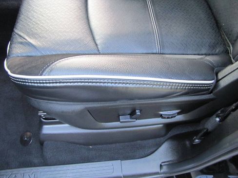 Used 2026 RAM 2500 Laramie AWD/4WD image 14