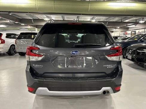 Used 2021 Subaru Forester Touring image 3