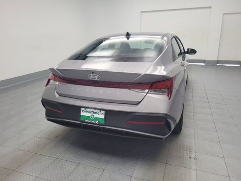 Used 2025 Hyundai Elantra SE FWD image 7