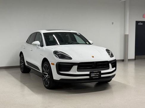 Certified 2026 Porsche Macan AWD/4WD image 7
