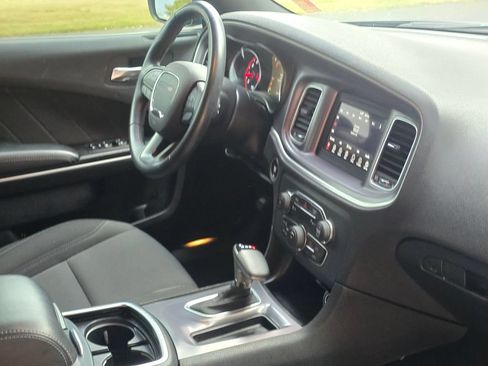 Used 2019 Dodge Charger SXT RWD image 16