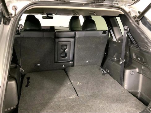 Used 2025 Mitsubishi Outlander SE image 4