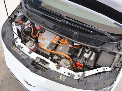 Used 2022 Chevrolet Bolt LT w/ Infotainment Package FWD image 32