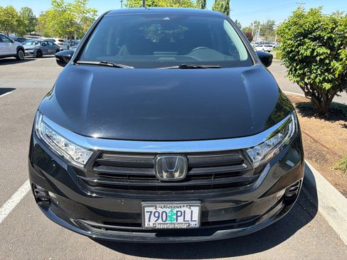 Used 2023 Honda Odyssey Touring image 2