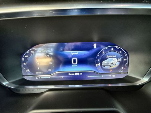 Used 2024 Chevrolet Tahoe RST w/ RST Performance Edition image 12