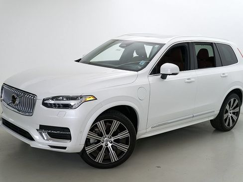 Certified 2024 Volvo XC90 T8 Ultimate AWD/4WD image 3
