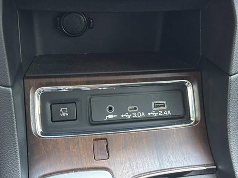 Used 2023 Subaru Ascent Touring AWD/4WD image 31