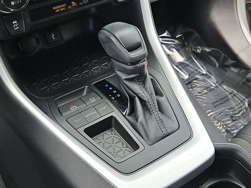 Certified 2021 Toyota RAV4 XLE w/ Convenience Package FWD image 20