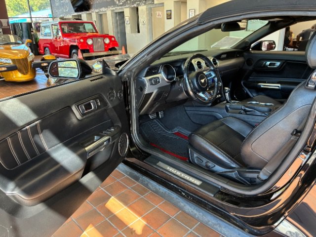 Used 2022 Ford Mustang Premium RWD image 14