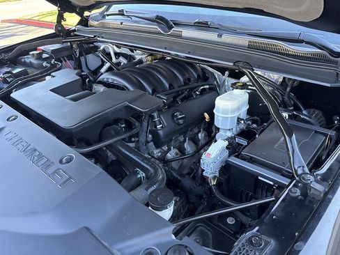 Used 2015 Chevrolet Suburban LTZ RWD image 43