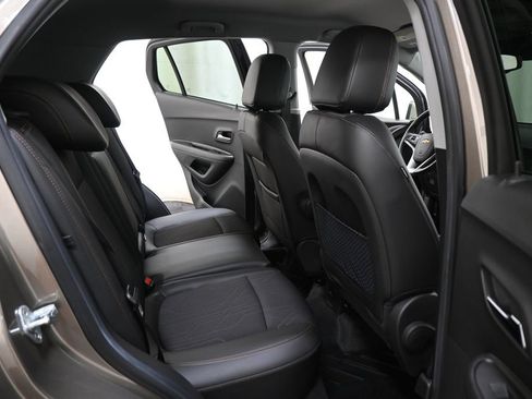 Used 2020 Chevrolet Trax LT w/ Driver Confidence Package FWD image 24