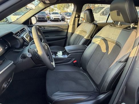 New 2025 Jeep Grand Cherokee L Altitude RWD image 11