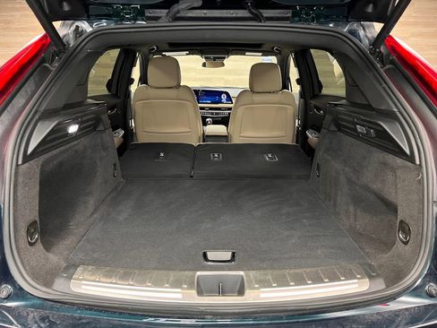 Used 2024 Cadillac XT4 Luxury w/ Cold Weather Package FWD image 24