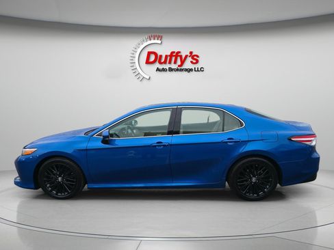 Used 2019 Toyota Camry XLE w/ Navigation Package FWD image 18