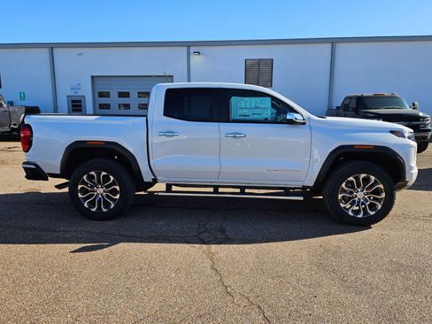 New 2026 GMC Canyon Denali image 7