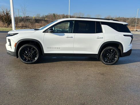 Used 2024 Chevrolet Traverse LT w/ Enhanced Driving Package image 2