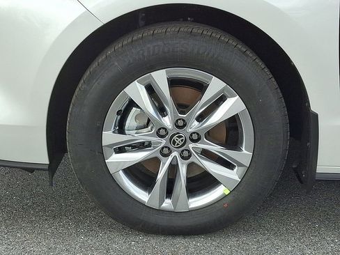 New 2026 Toyota Sienna Limited image 19