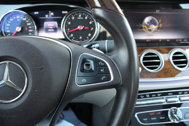 Used 2018 Mercedes-Benz E 300 image 13