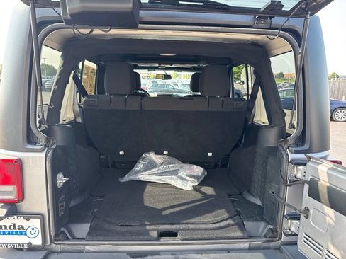 Used 2018 Jeep Wrangler Unlimited Sport S AWD/4WD image 29