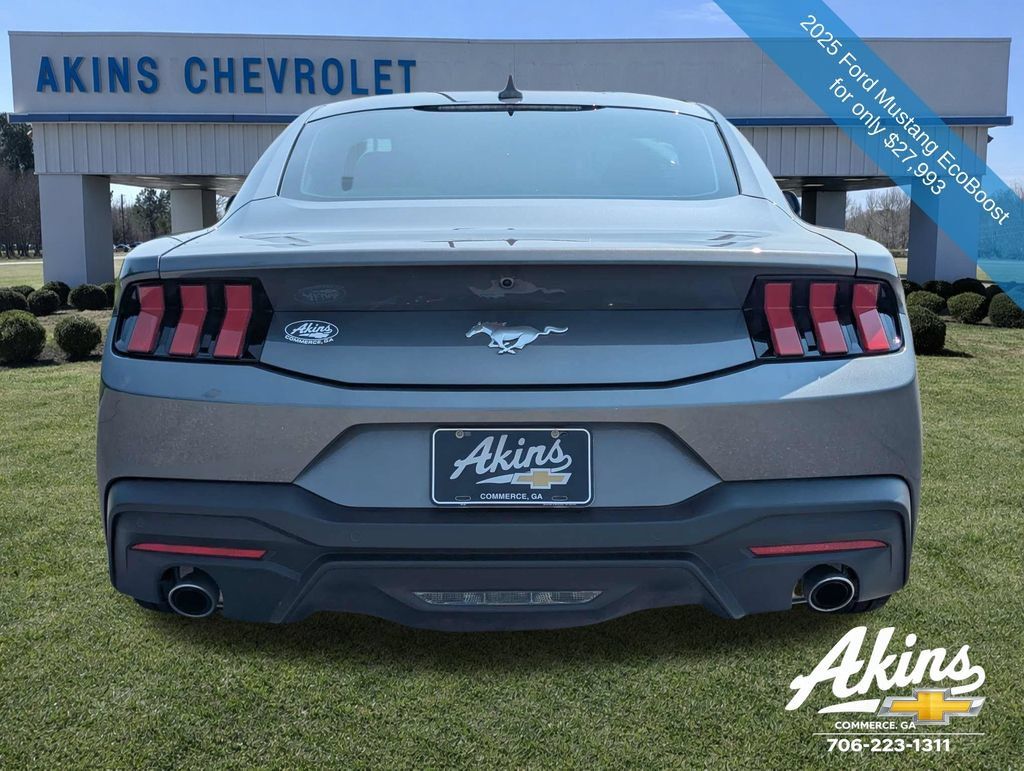 Used 2025 Ford Mustang Coupe RWD image 5
