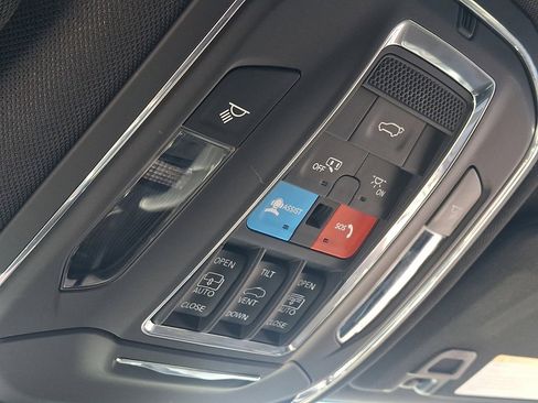 Used 2024 Jeep Grand Cherokee L Limited w/ Black Appearance Package AWD/4WD image 32