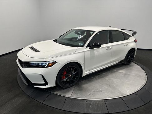 Used 2024 Honda Civic Type R image 3