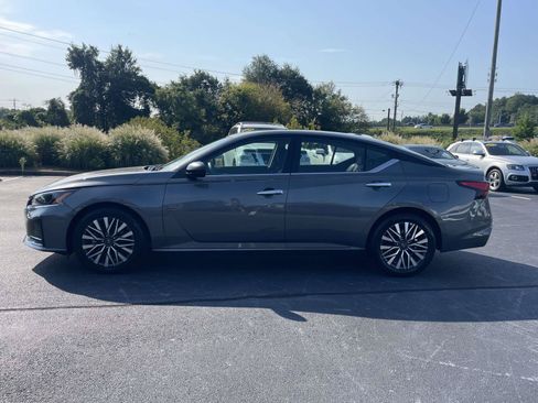 Used 2025 Nissan Altima 2.5 SV FWD image 4