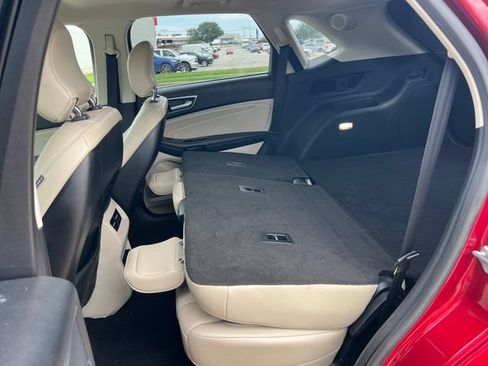 Used 2018 Ford Edge Titanium w/ Technology Package FWD image 38