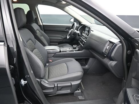 Used 2025 Nissan Pathfinder SV FWD image 11