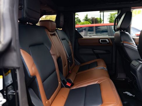 Used 2024 Ford Bronco Outer Banks AWD/4WD image 23