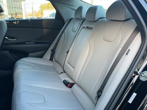 Certified 2024 Hyundai Elantra Limited image 13