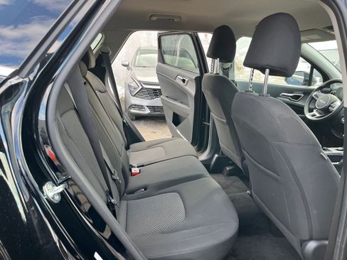 Used 2025 Kia Sportage LX image 24