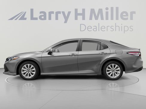 Used 2019 Toyota Camry SE w/ Audio Package FWD image 3
