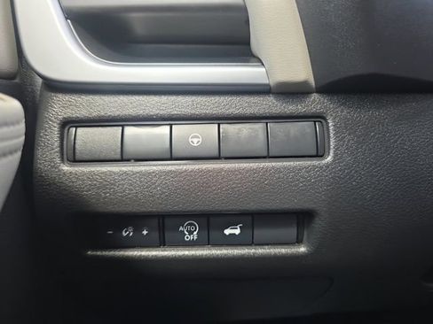Certified 2025 Nissan Rogue SV FWD image 10