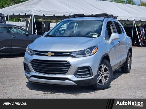Used 2020 Chevrolet Trax LT w/ LT Convenience Package image 1