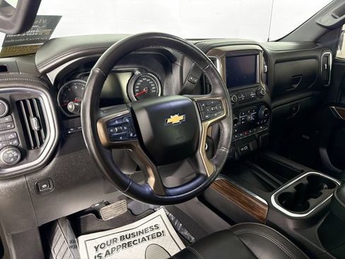 Used 2019 Chevrolet Silverado 1500 High Country w/ Technology Package AWD/4WD image 9