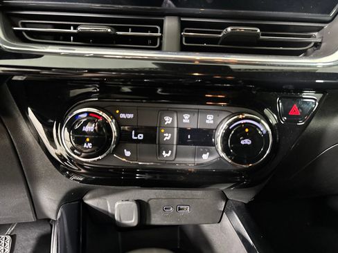 Used 2024 Chevrolet Trax RS FWD image 18