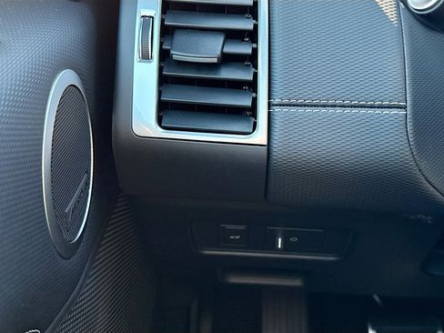 New 2026 Land Rover Discovery Dynamic SE image 37