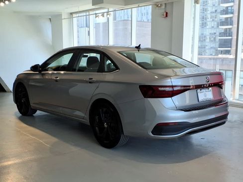 Used 2026 Volkswagen Jetta SE FWD image 6
