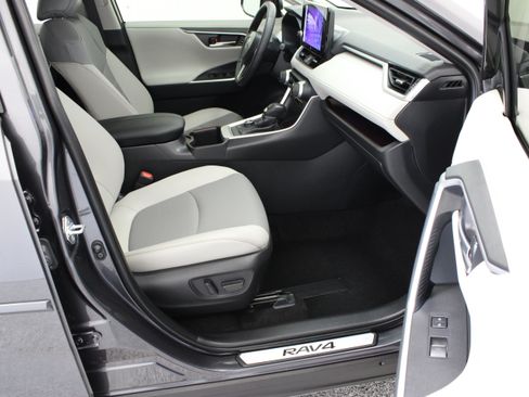 Used 2025 Toyota RAV4 Limited w/ Advanced Technology Package AWD/4WD image 40