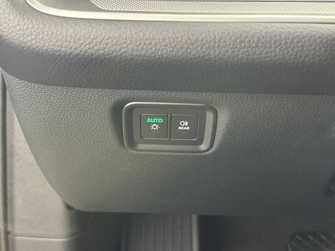 Certified 2025 Porsche Cayenne AWD/4WD image 33