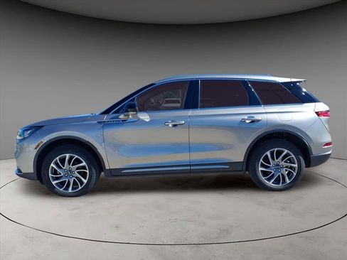 Used 2021 Lincoln Corsair AWD image 2