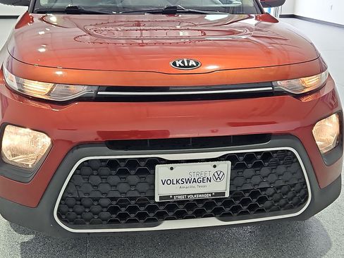 Used 2020 Kia Soul S FWD image 10