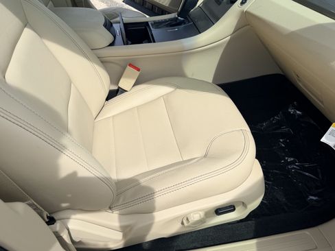 Used 2016 Ford Taurus SEL FWD image 15