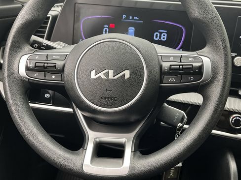 Used 2023 Kia Sportage LX image 11