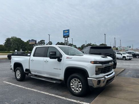 Certified 2024 Chevrolet Silverado 2500 LT AWD/4WD image 3