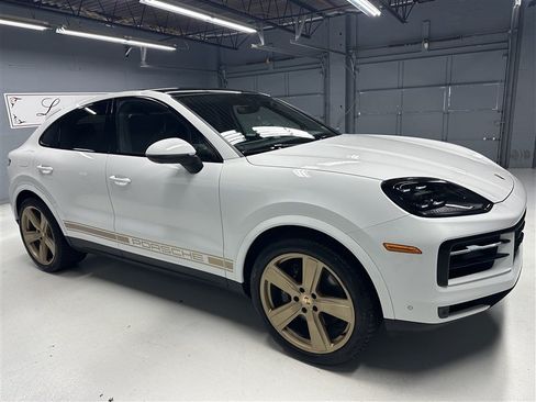 Used 2024 Porsche Cayenne Coupe w/ Premium Package Plus AWD/4WD image 8
