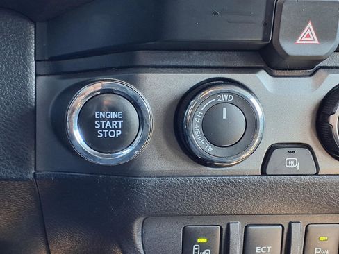 Used 2023 Toyota Tacoma TRD Off-Road w/ Technology Package image 21