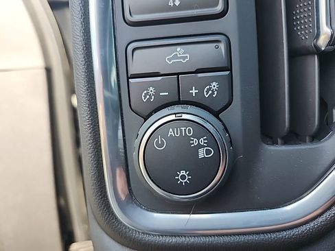 Used 2022 Chevrolet Silverado 2500 LT image 25